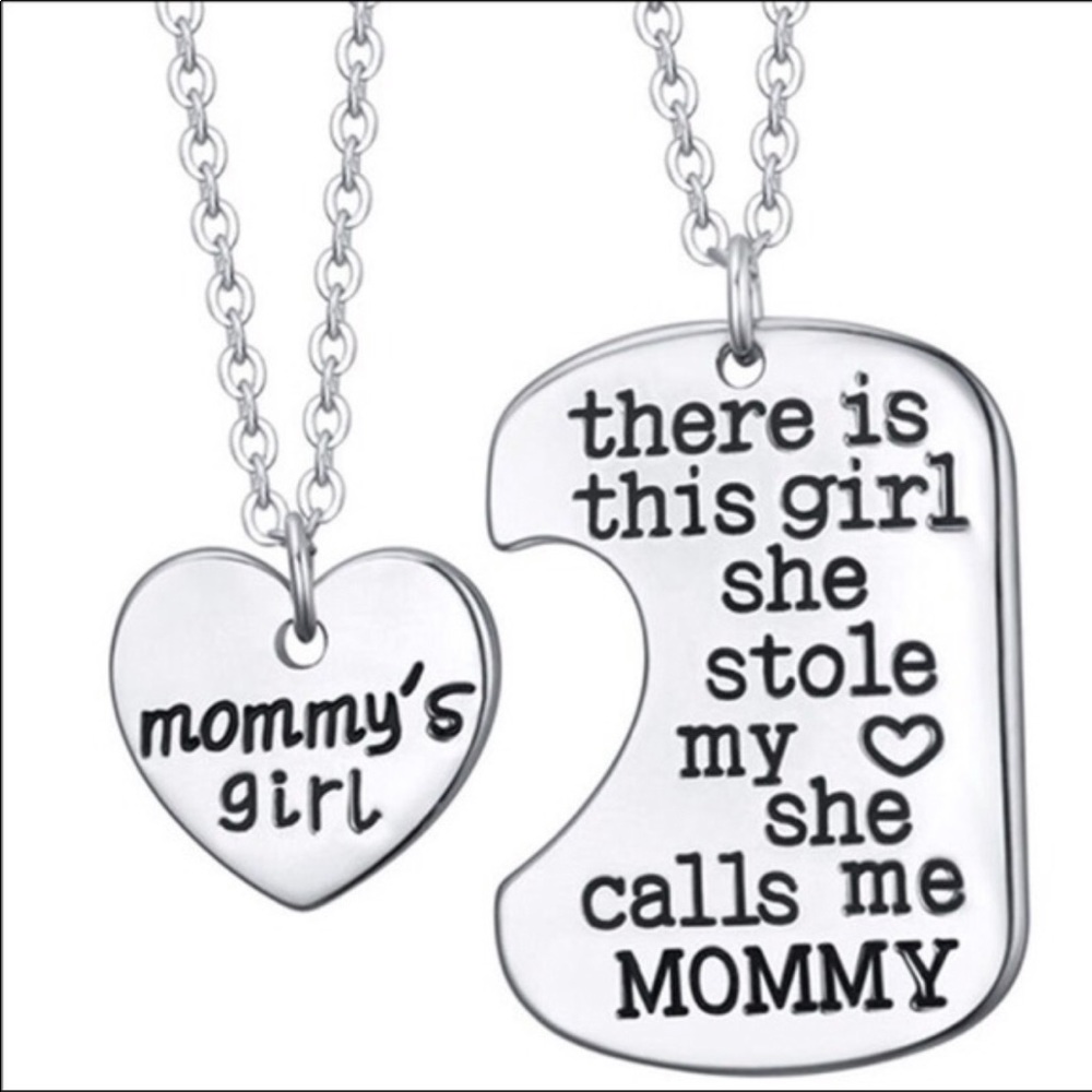 NWT mommy and daughter necklaces 💗